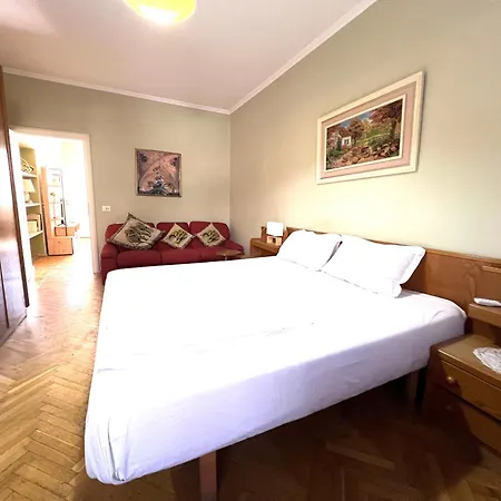 Appartement Vintage In Center Tirana