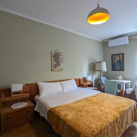 Vintage In Center Apartment Tirana